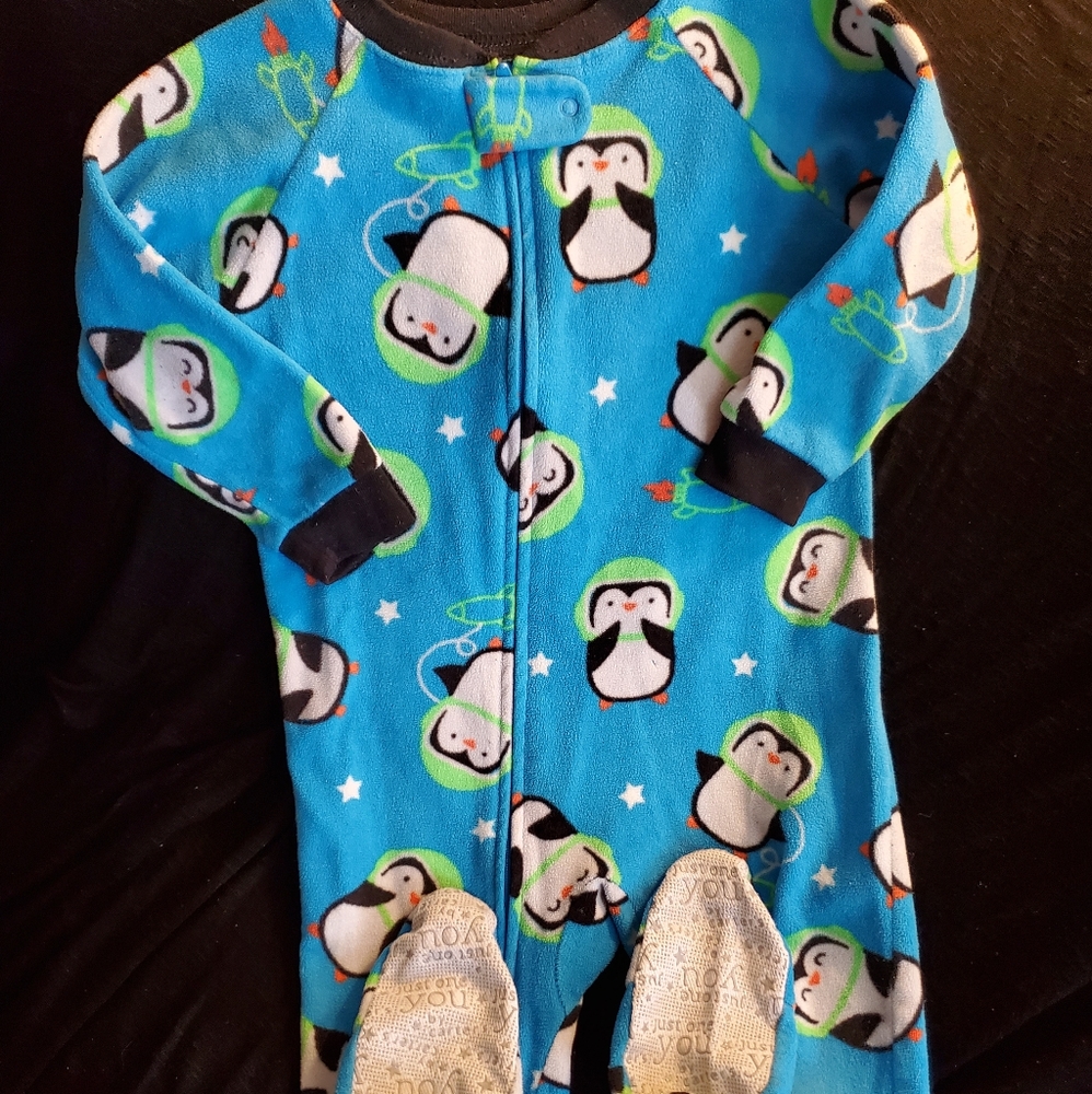 💥3 for $10💥 2T fleeced footed pjs